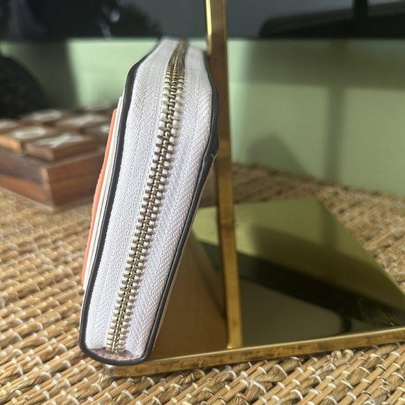 Kate spade embellished Zip around wallet EUC - Picture 16 of 17